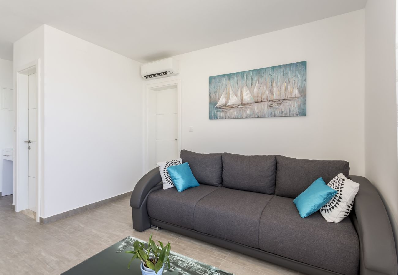 Apartamento en Podstrana - Apartamento en Podstrana-Sv.Martin con Balcón, Acondicionador, WIFI, Lavadora (4777-2)