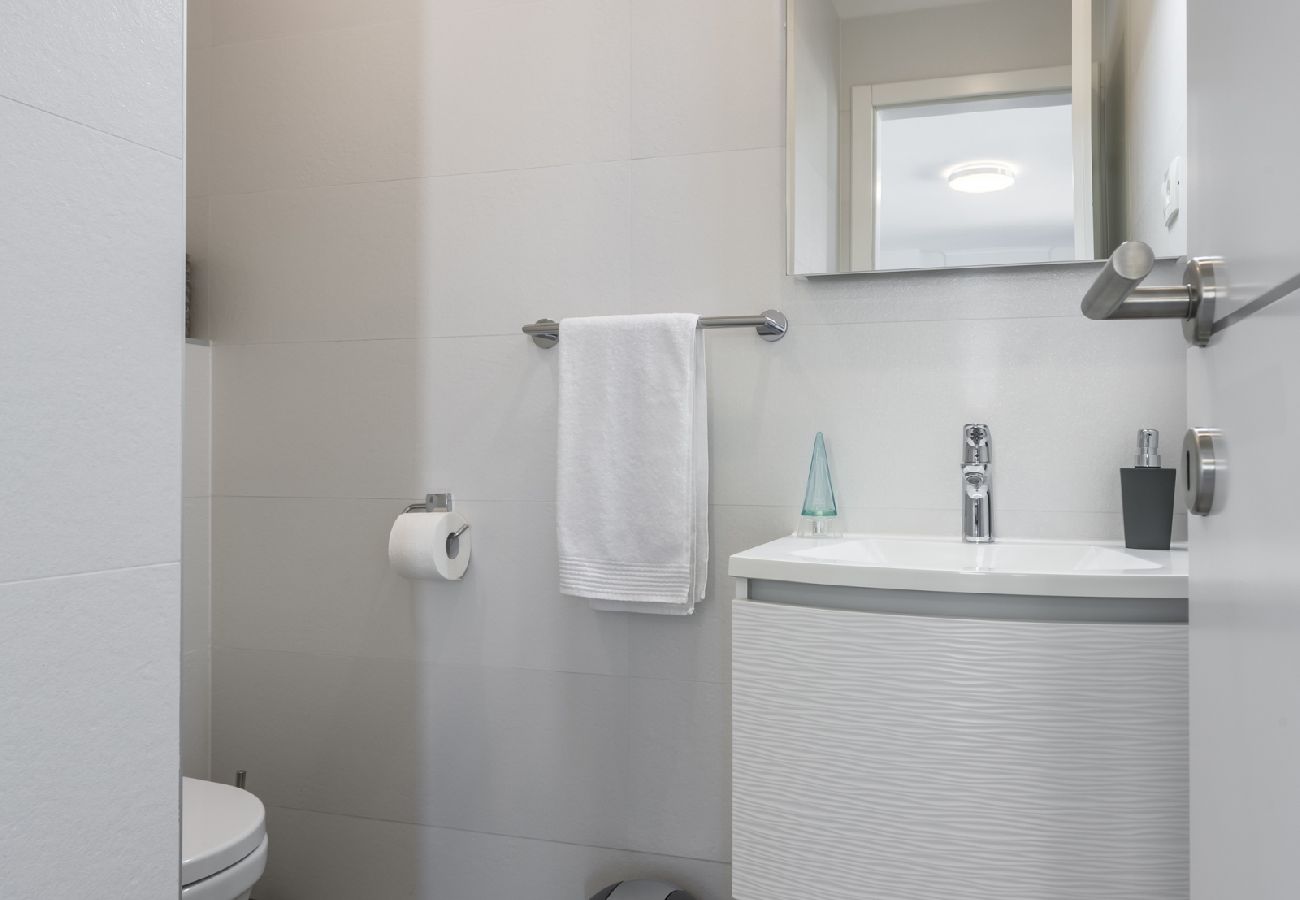 Apartamento en Podstrana - Apartamento en Podstrana-Sv.Martin con Balcón, Acondicionador, WIFI, Lavadora (4777-2)