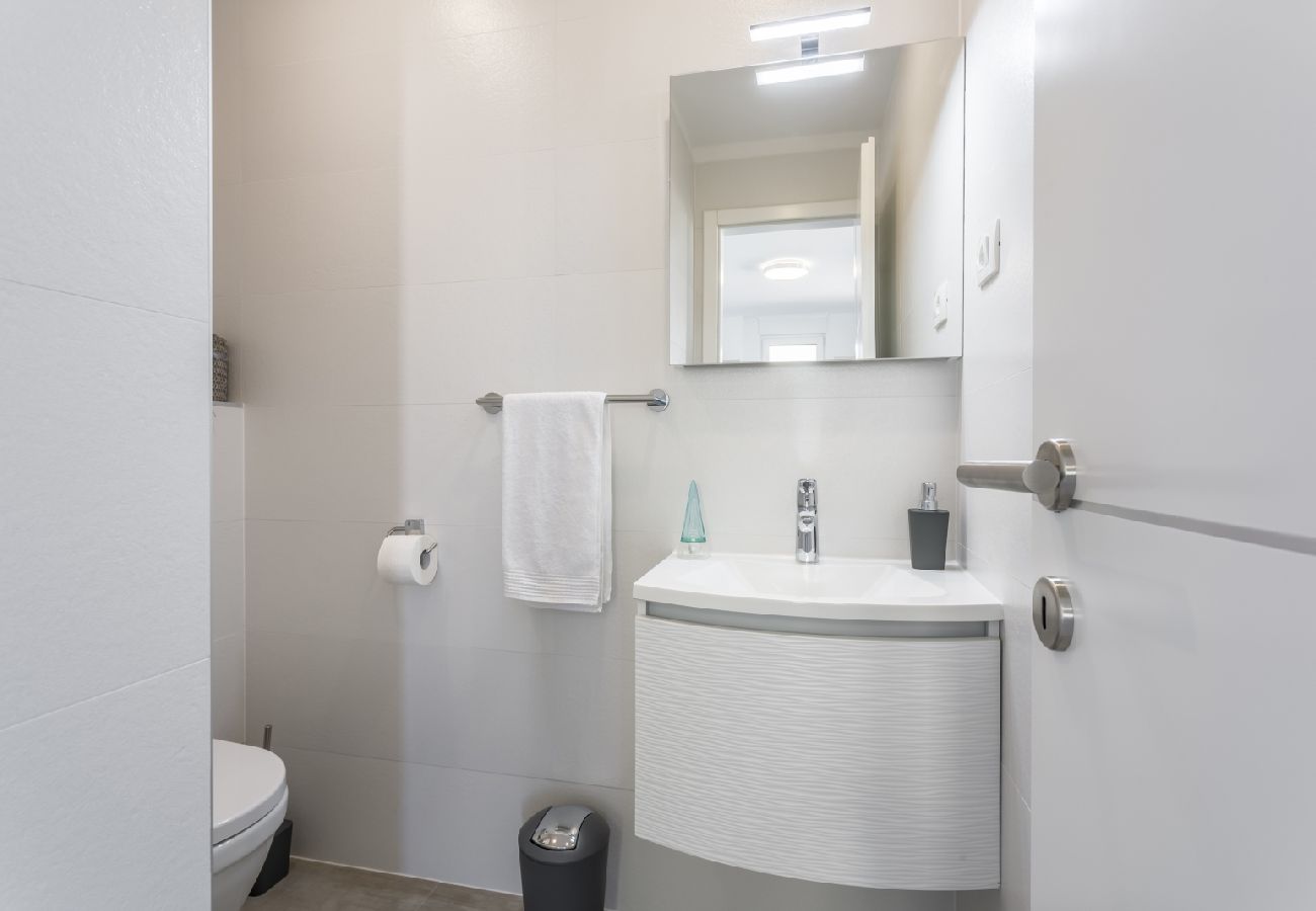 Apartamento en Podstrana - Apartamento en Podstrana-Sv.Martin con Balcón, Acondicionador, WIFI, Lavadora (4777-2)