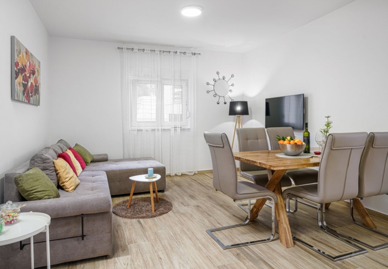 Apartamento en Vodice - Apartamento en Vodice con Terraza, Acondicionador, WIFI, Lavavajillas (83-2)