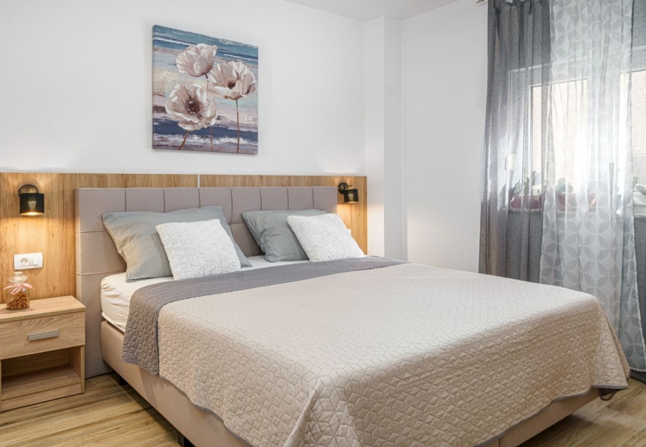 Apartamento en Vodice - Apartamento en Vodice con Terraza, Acondicionador, WIFI, Lavavajillas (83-2)