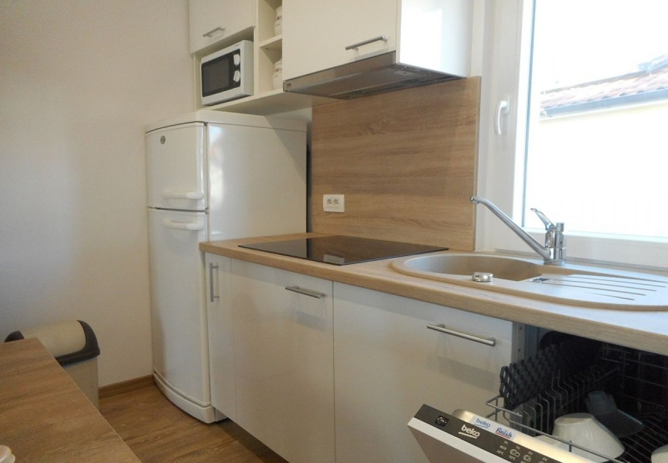 Apartamento en Vodice - Apartamento en Vodice con Seaview, Balcón, Acondicionador, WIFI (82-2)