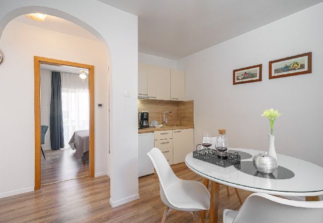 Apartamento en Vodice - Apartamento en Vodice con Balcón, Acondicionador, WIFI (82-3) Apartamento en Vodice - Apartamento en Vodice con Balcón, Acondicionador, WIFI (82-3)