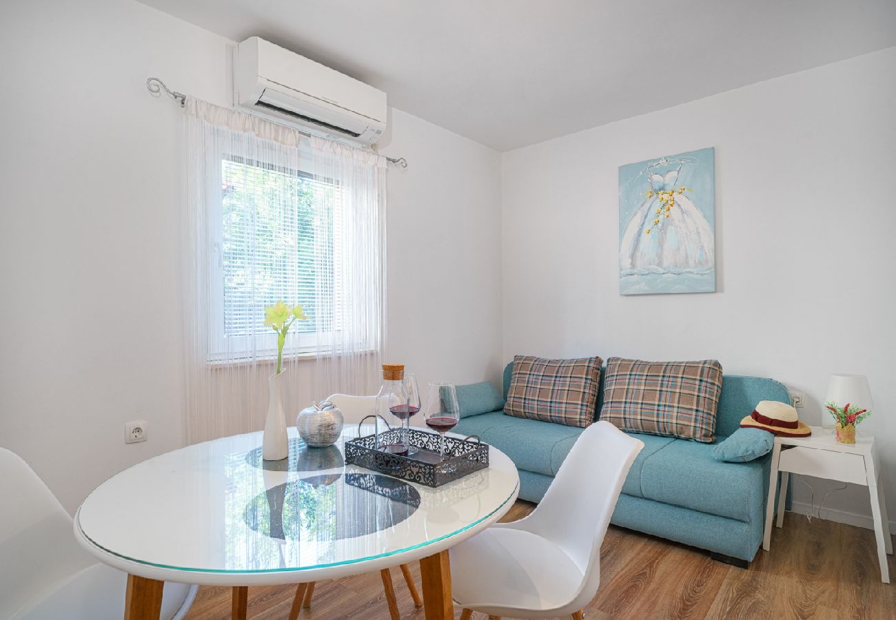 Apartamento en Vodice - Apartamento en Vodice con Balcón, Acondicionador, WIFI (82-3)