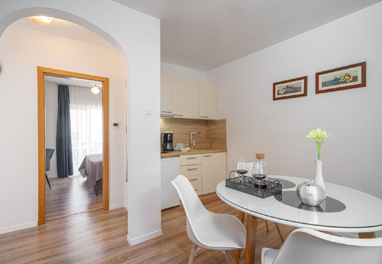 Apartamento en Vodice - Apartamento en Vodice con Balcón, Acondicionador, WIFI (82-3)