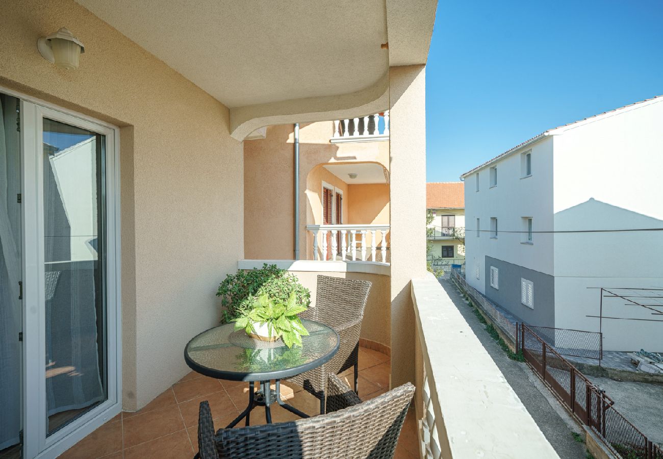 Apartamento en Vodice - Apartamento en Vodice con Balcón, Acondicionador, WIFI (82-3)