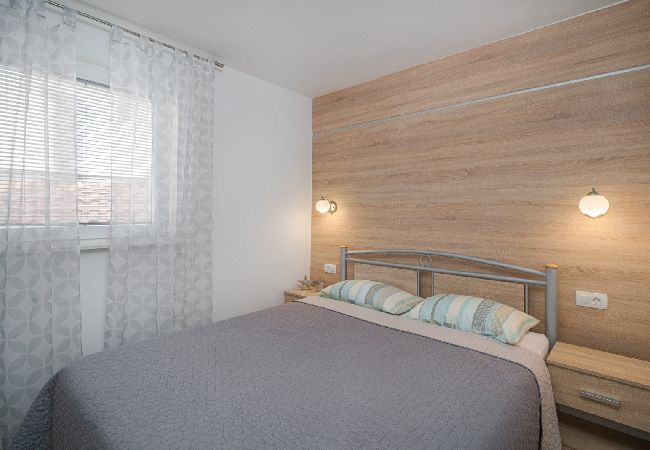 Apartamento en Vodice - Apartamento en Vodice con Balcón, Acondicionador, WIFI (82-1) Apartamento en Vodice - Apartamento en Vodice con Balcón, Acondicionador, WIFI (82-1)