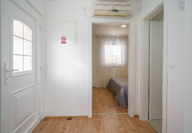 Apartamento en Vodice - Apartamento en Vodice con Balcón, Acondicionador, WIFI (82-1) Apartamento en Vodice - Apartamento en Vodice con Balcón, Acondicionador, WIFI (82-1)