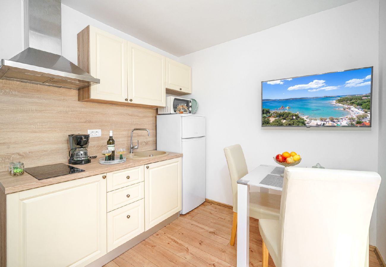 Apartamento en Vodice - Apartamento en Vodice con Balcón, Acondicionador, WIFI (82-1)