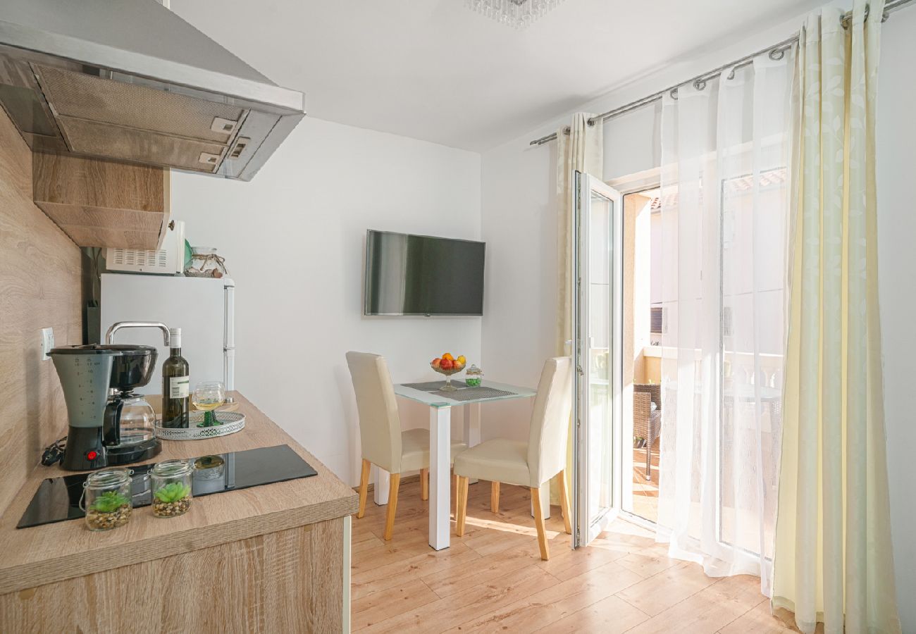 Apartamento en Vodice - Apartamento en Vodice con Balcón, Acondicionador, WIFI (82-1)