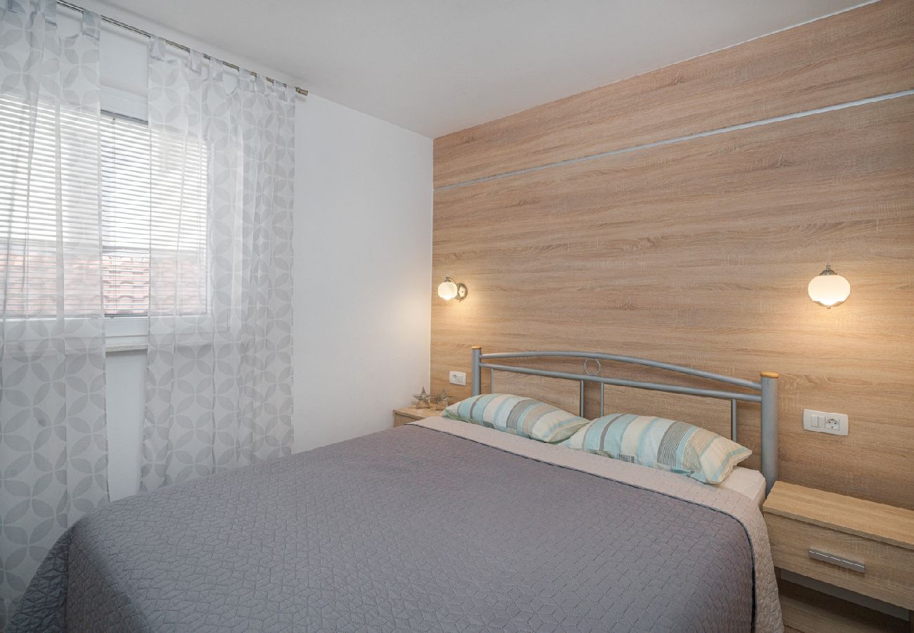 Apartamento en Vodice - Apartamento en Vodice con Balcón, Acondicionador, WIFI (82-1)