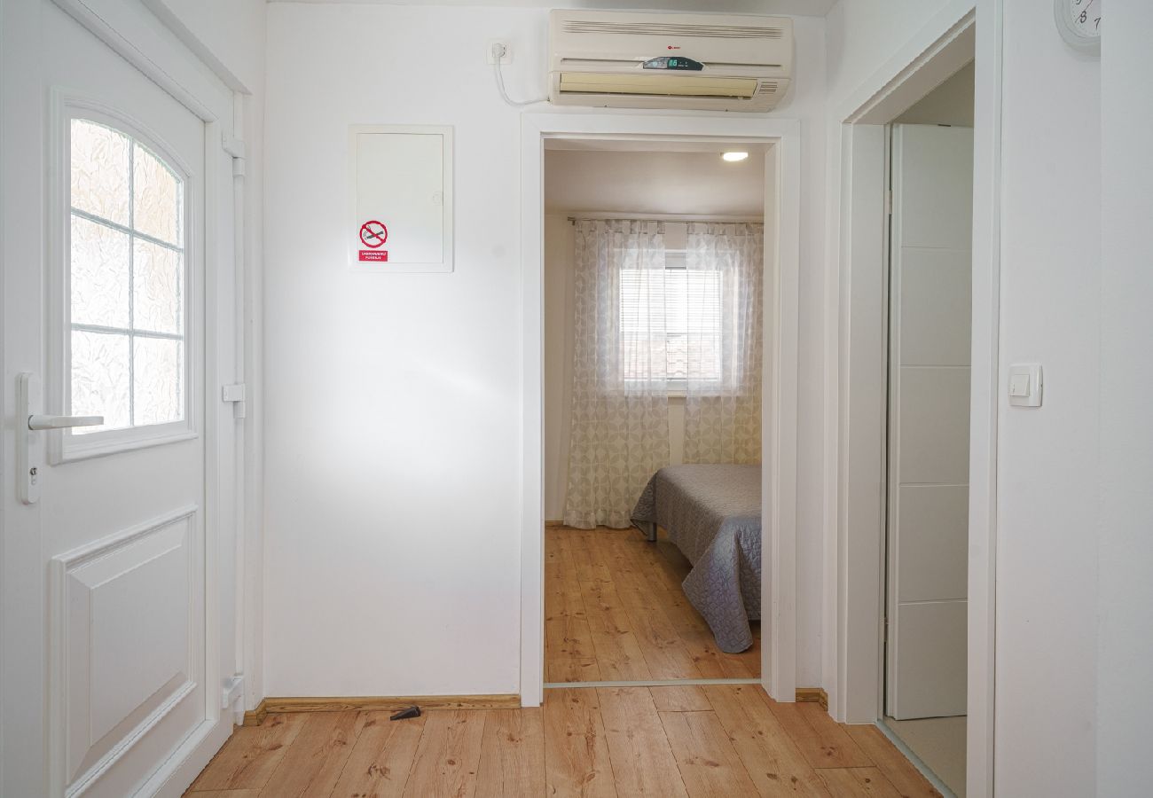 Apartamento en Vodice - Apartamento en Vodice con Balcón, Acondicionador, WIFI (82-1)