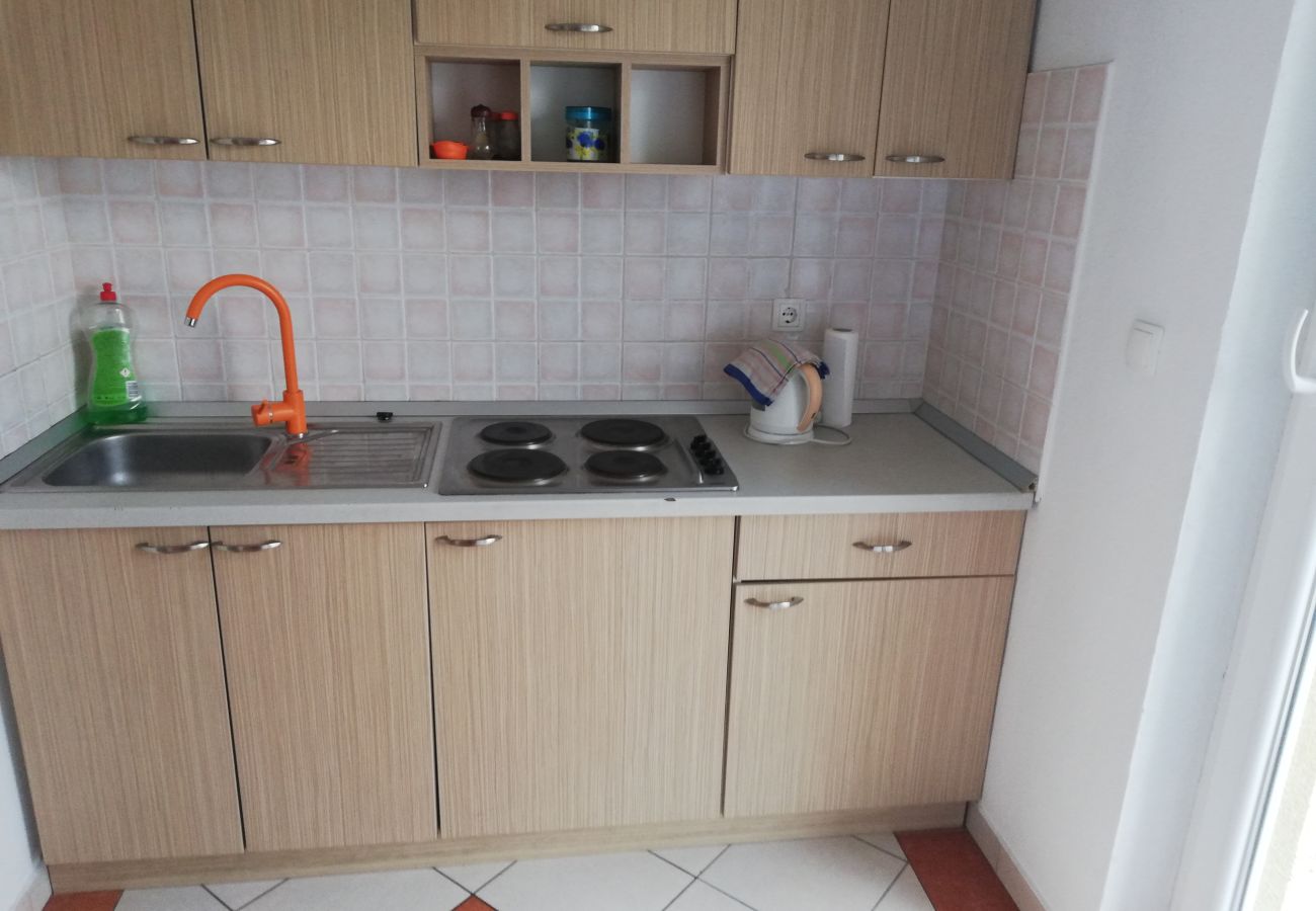 Apartamento en Vodice - Maison de vacances à Vodice avec terrasse, climatisation, W-LAN (3599-1)