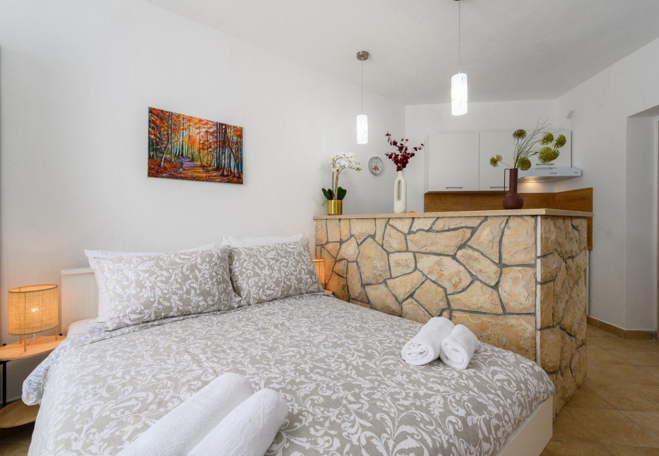 Estudio en Drenje - Estudio en Drenje con vista al mar, terraza, aire acondicionado, Wi-Fi (5235-9)