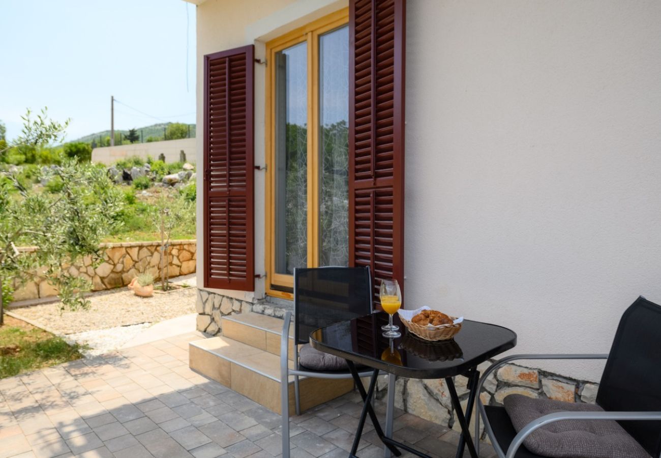 Estudio en Drenje - Estudio en Drenje con vista al mar, terraza, aire acondicionado, Wi-Fi (5235-9)