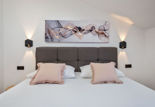 Apartamento en Duce - Apartamento en Duće con vista al mar, terraza, aire acondicionado y Wi-Fi (3423-4) Apartamento en Duce - Apartamento en Duće con vista al mar, terraza, aire acondicionado y Wi-Fi (3423-4)