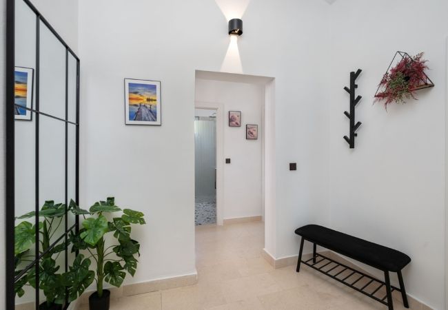 Apartamento en Duce - Apartamento en Duće con vista al mar, terraza, aire acondicionado y Wi-Fi (3423-4) Apartamento en Duce - Apartamento en Duće con vista al mar, terraza, aire acondicionado y Wi-Fi (3423-4)