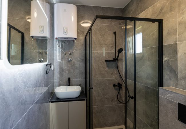 Apartamento en Pisak - Apartamento en Pisak con vistas al mar, terraza, aire acondicionado y Wi-Fi (4871-5) Apartamento en Pisak - Apartamento en Pisak con vistas al mar, terraza, aire acondicionado y Wi-Fi (4871-5)
