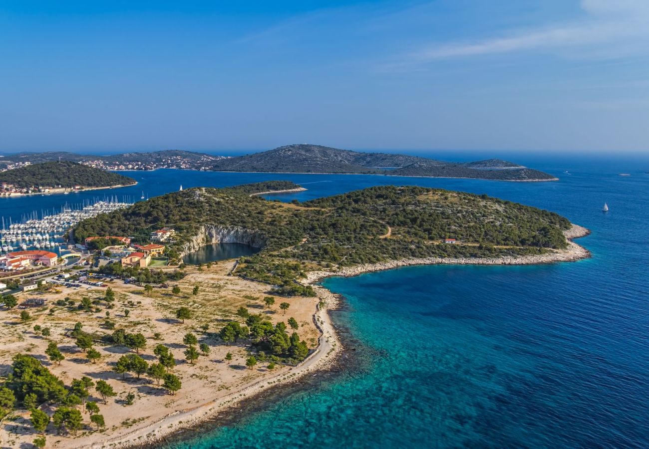 Bungalow en Ražanj - Bungaló en Ražanj con terraza, lavadora, lavavajillas, aire acondicionado (3743-4)