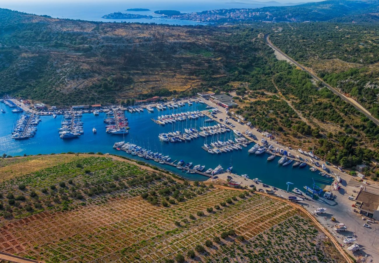 Bungalow en Ražanj - Bungaló en Ražanj con terraza, lavadora, lavavajillas, aire acondicionado (3743-4)