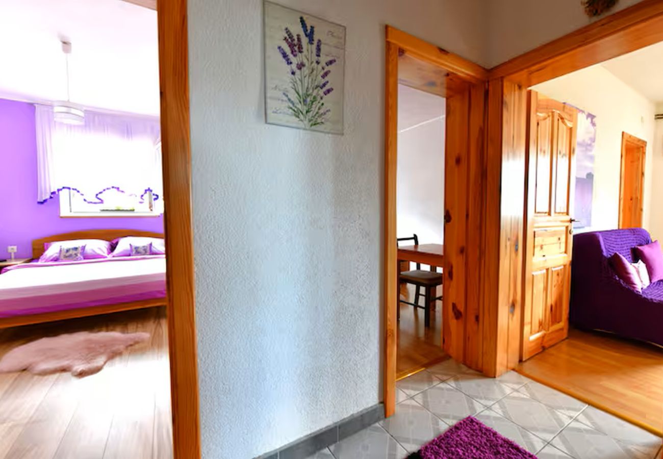 Apartamento en Rakovica - Apartment 601-4 for 6 people in Rakovica