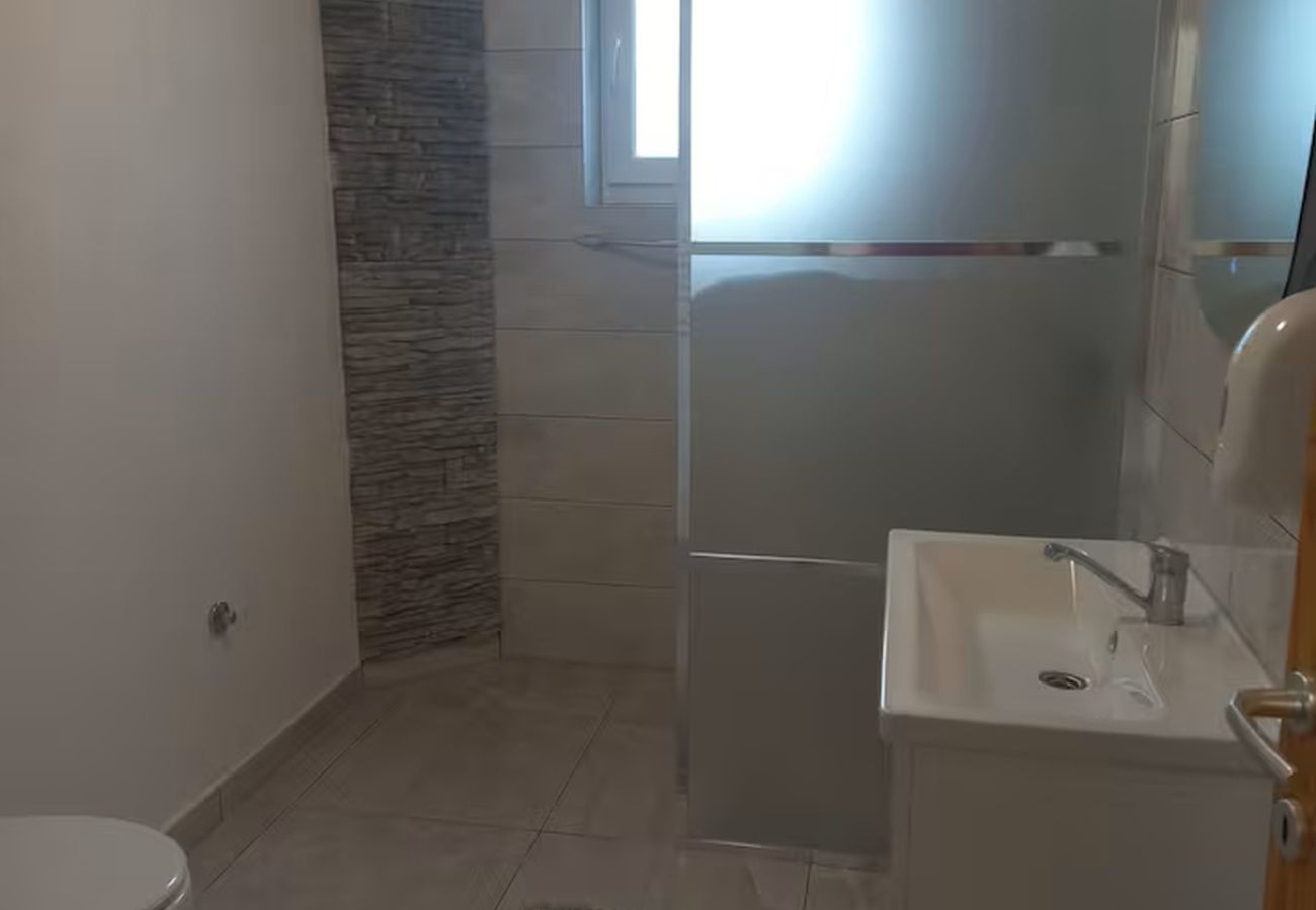Apartamento en Rakovica - Apartment 601-4 for 6 people in Rakovica