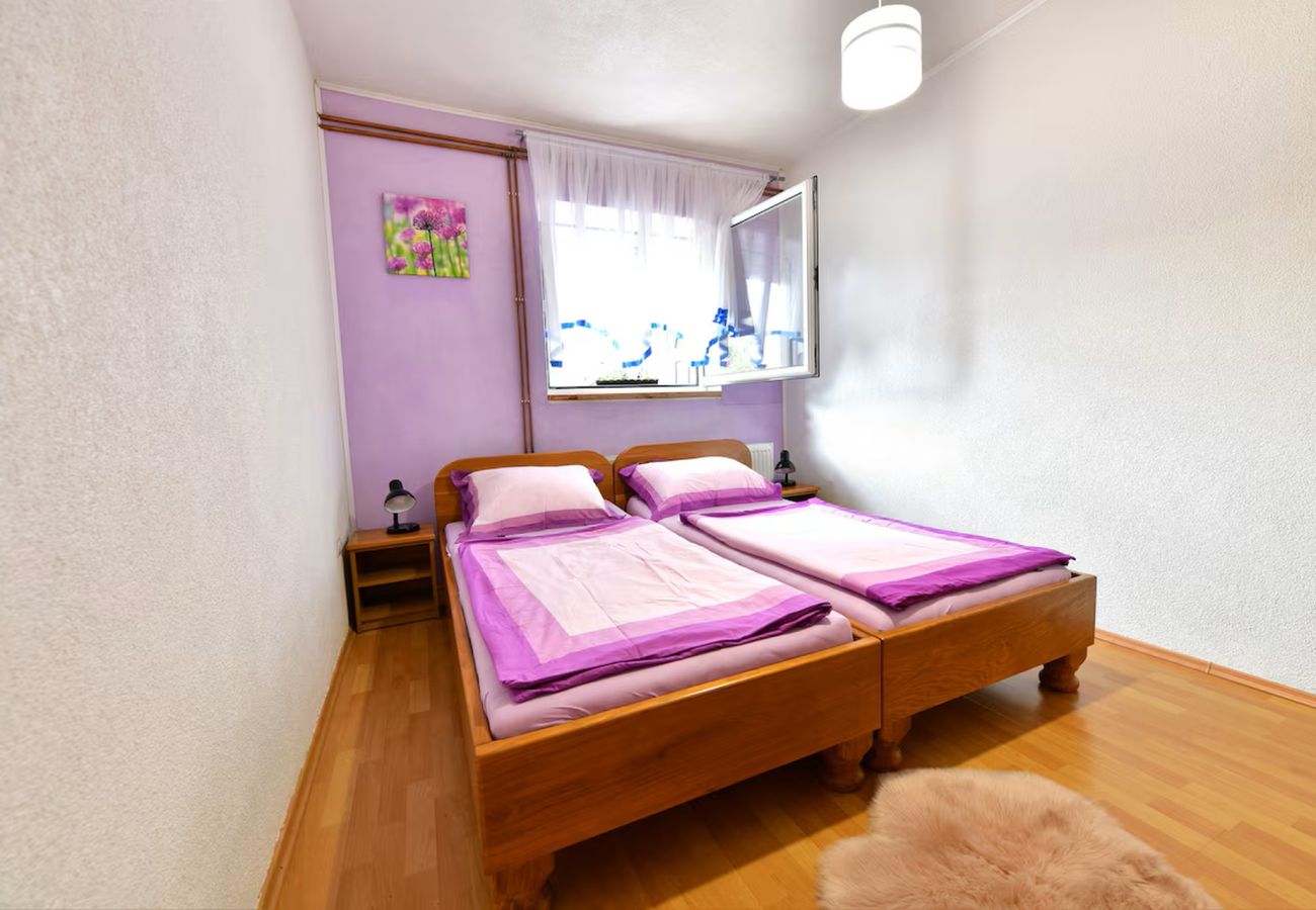 Apartamento en Rakovica - Apartment 601-4 for 6 people in Rakovica