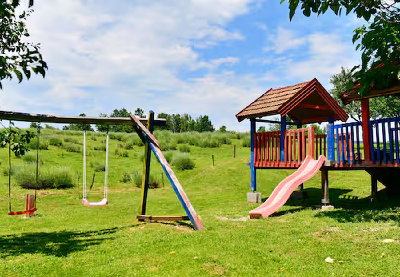 Apartamento en Rakovica - Apartment 601-4 for 6 people in Rakovica
