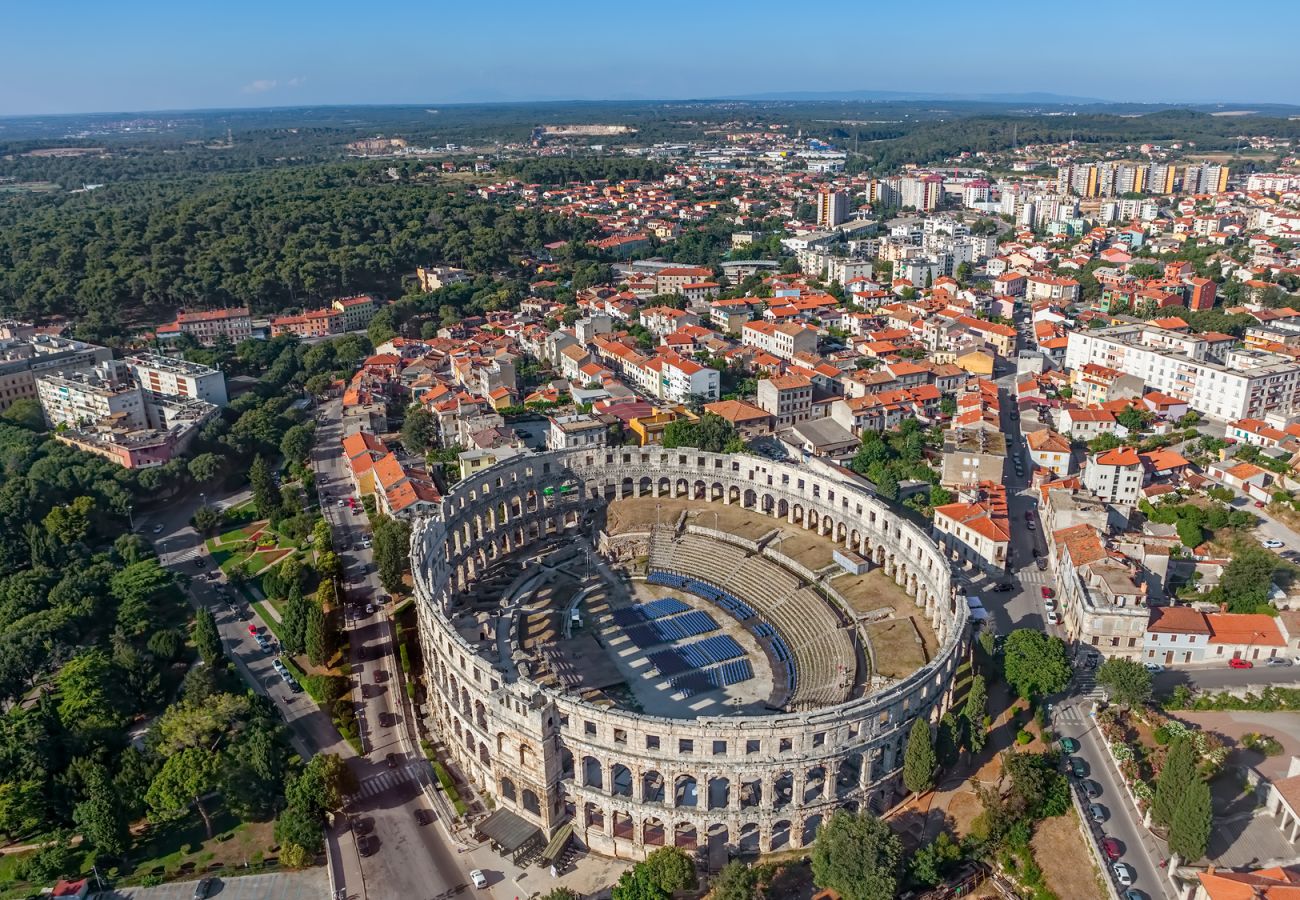 Estudio en Štinjan - Studio en Štinjan con Balcón, TV Satélite, Aire Acondicionado, Wi-Fi (5018-3)