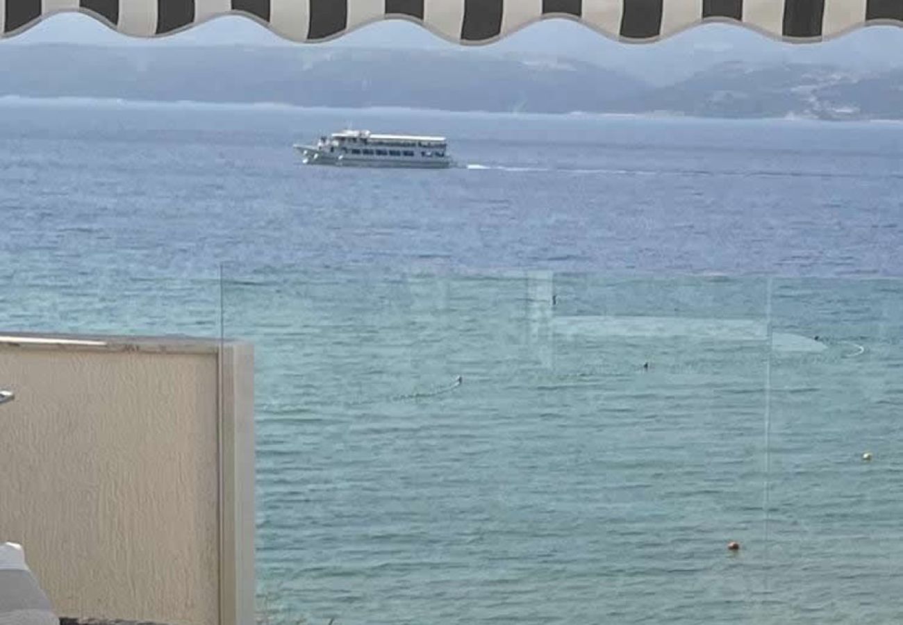Apartamento en Duce - Apartamento directamente en la playa de arena con vistas al mar, balcón, aire acondicionado y Wi-Fi