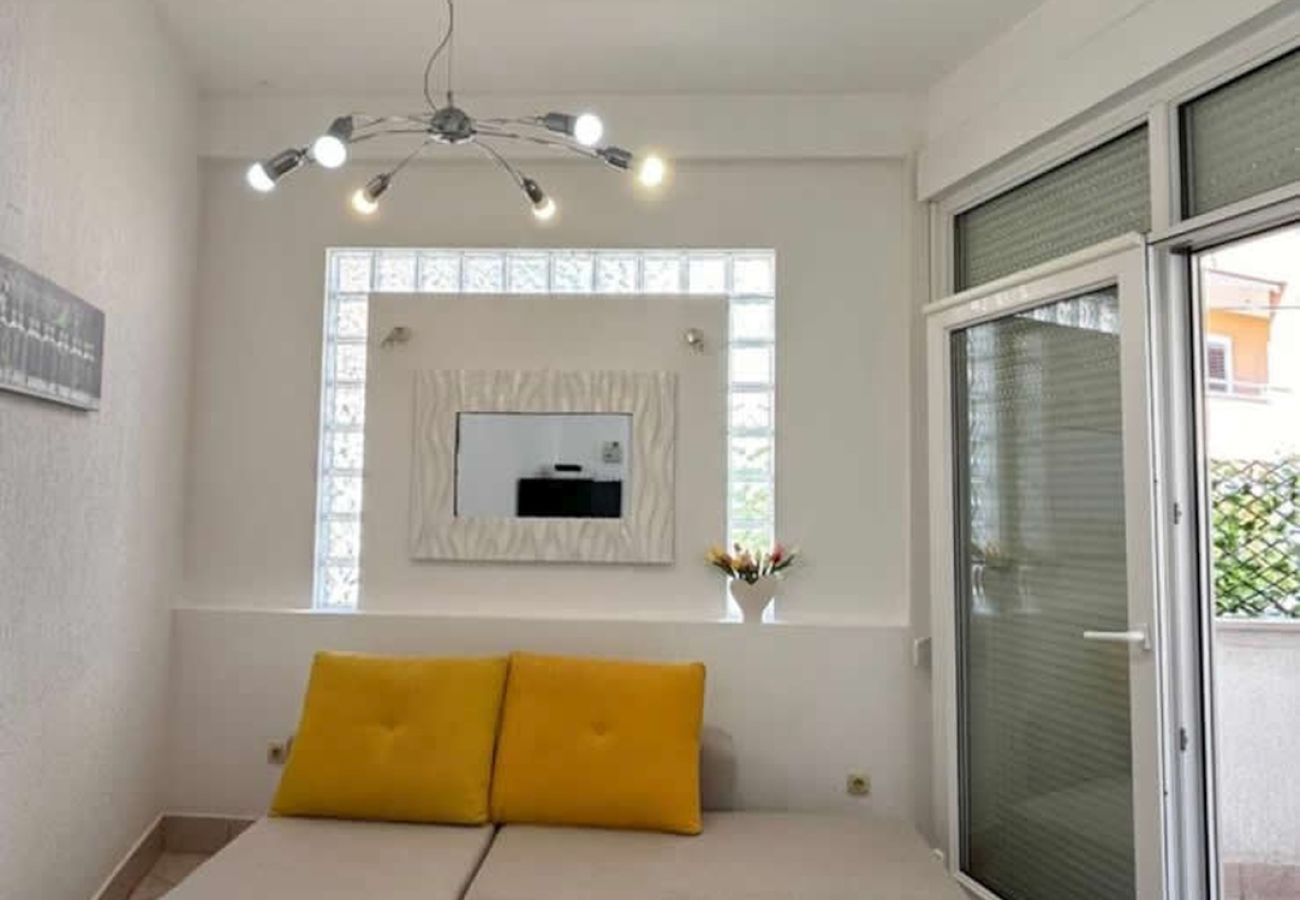 Apartamento en Duce - Apartamento directamente en la playa de arena con vistas al mar, balcón, aire acondicionado y Wi-Fi