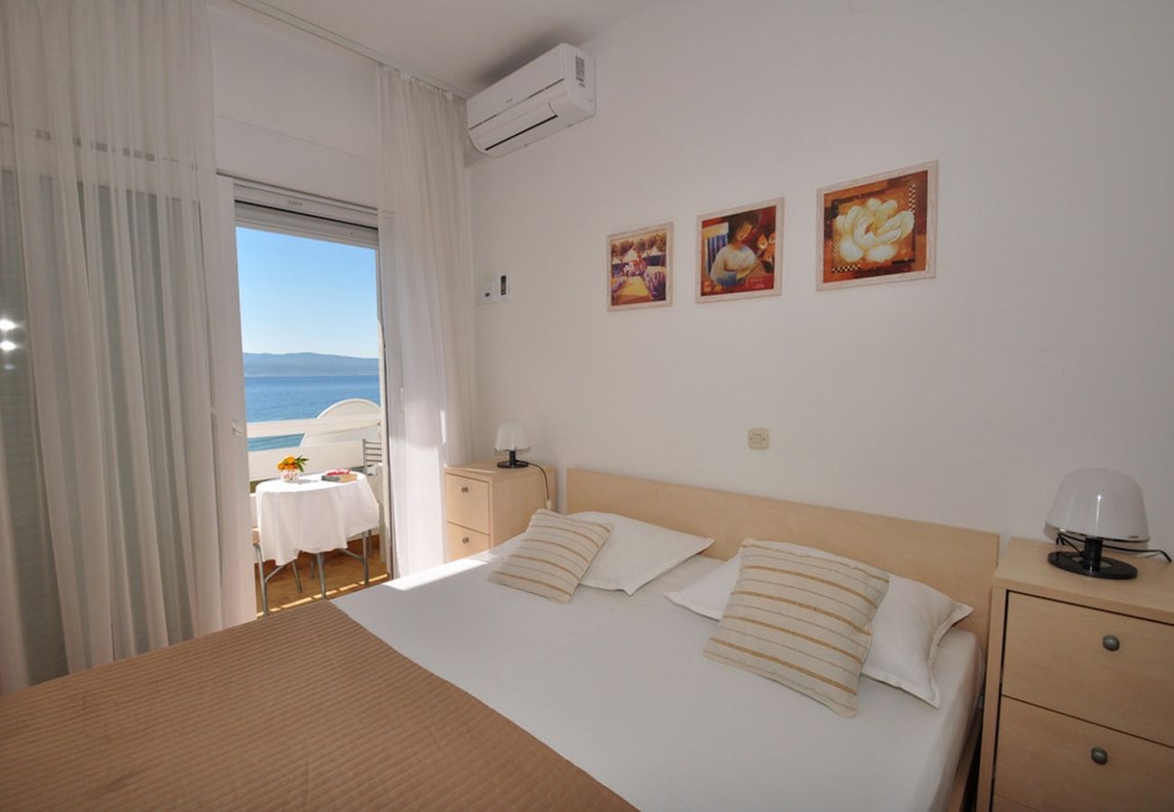Apartamento en Duce - Apartamento directamente en la playa de arena con vistas al mar, balcón, aire acondicionado y Wi-Fi