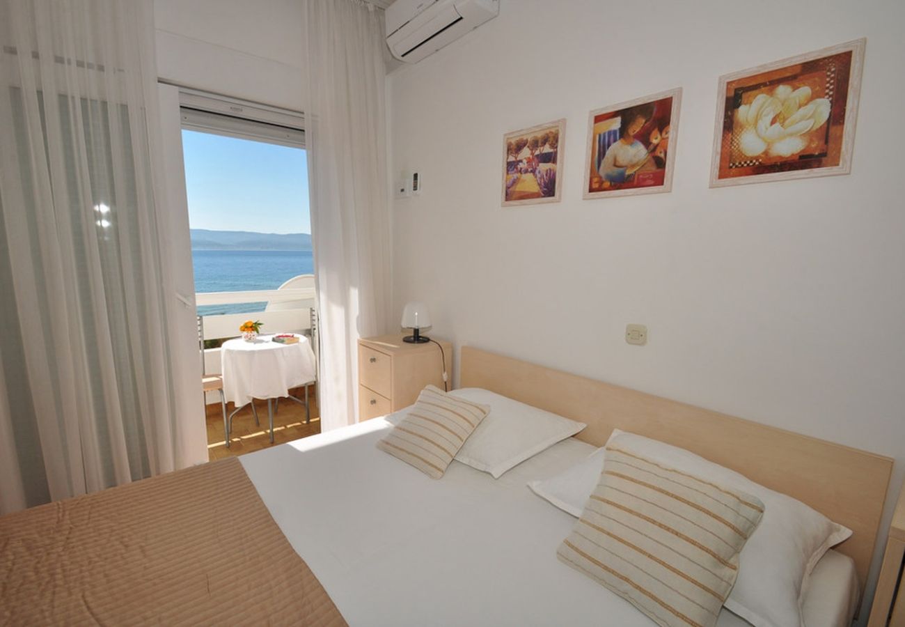 Apartamento en Duce - Apartamento directamente en la playa de arena con vistas al mar, balcón, aire acondicionado y Wi-Fi