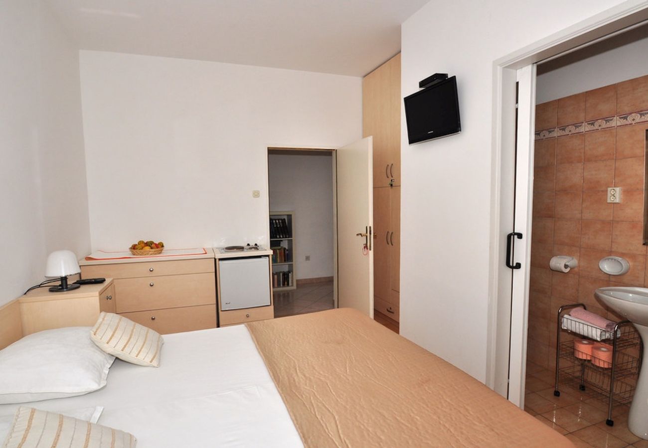 Apartamento en Duce - Apartamento directamente en la playa de arena con vistas al mar, balcón, aire acondicionado y Wi-Fi