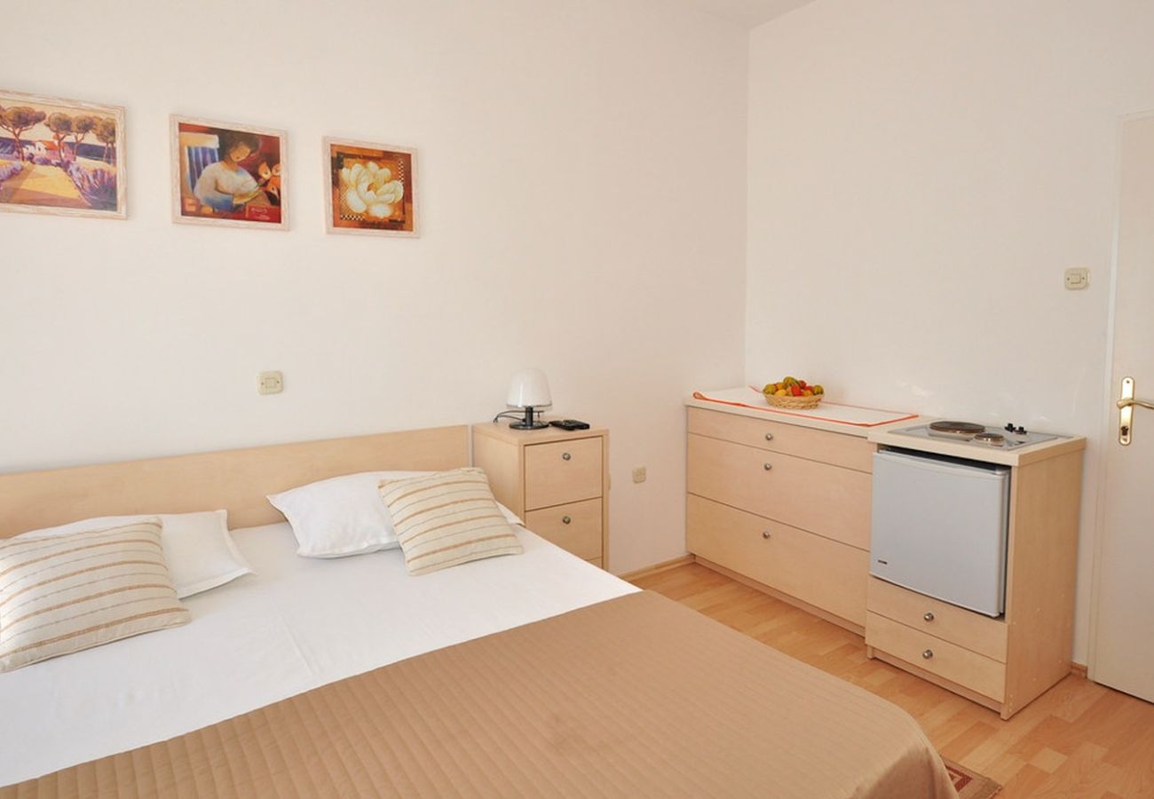 Apartamento en Duce - Apartamento directamente en la playa de arena con vistas al mar, balcón, aire acondicionado y Wi-Fi