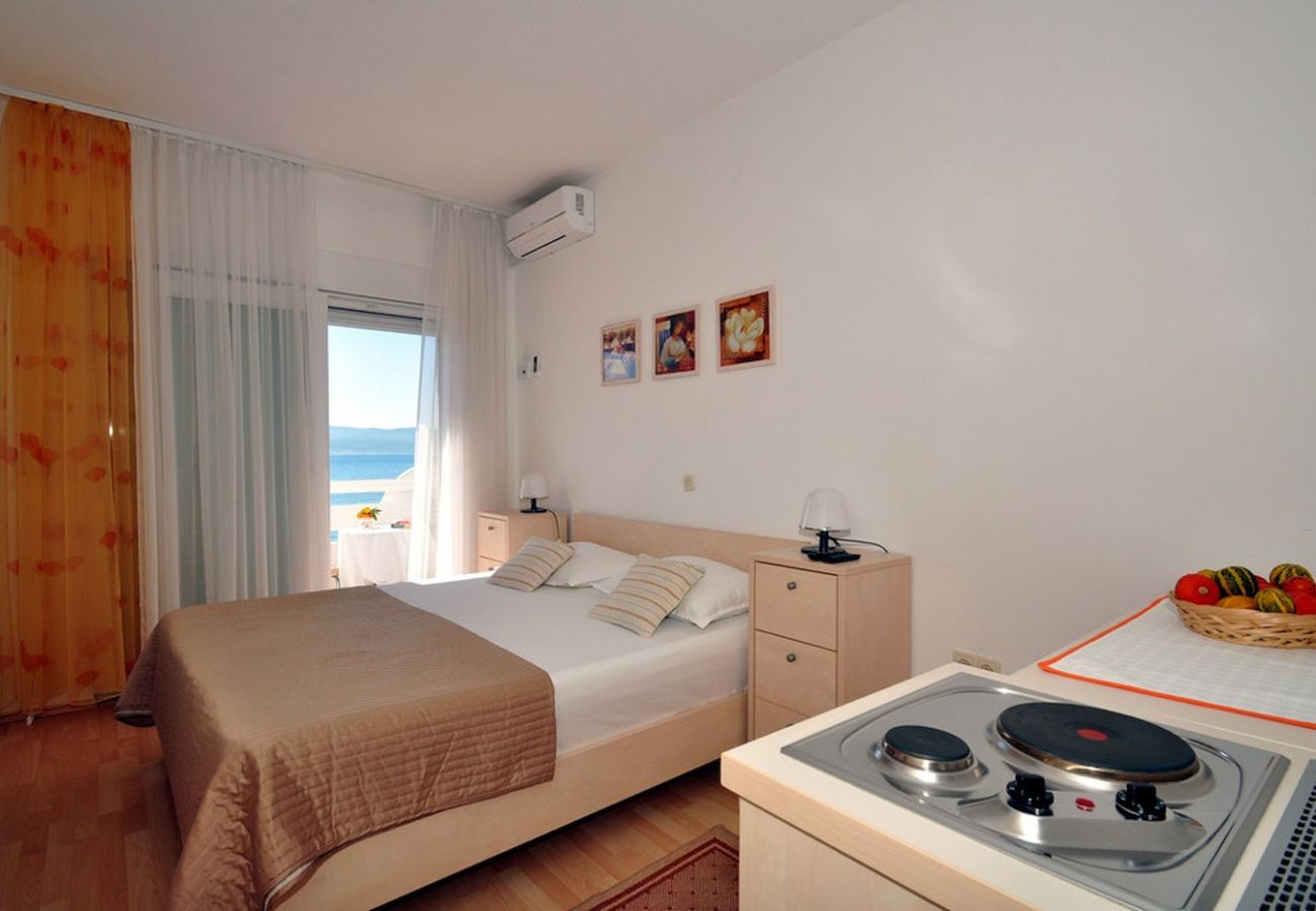Apartamento en Duce - Apartamento directamente en la playa de arena con vistas al mar, balcón, aire acondicionado y Wi-Fi