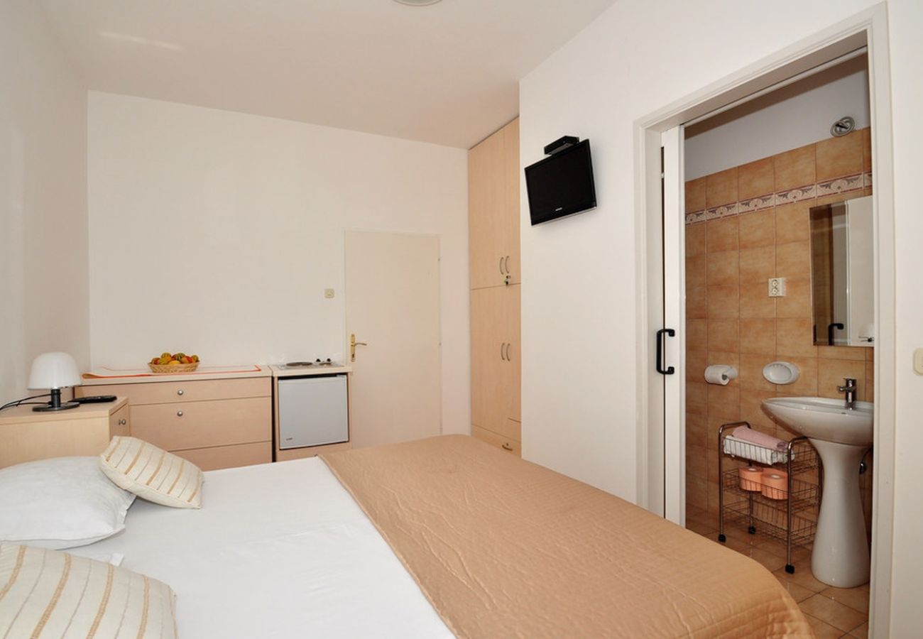 Apartamento en Duce - Apartamento directamente en la playa de arena con vistas al mar, balcón, aire acondicionado y Wi-Fi