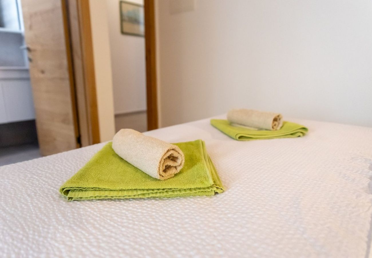 Apartamento en Rab - Apartamento en Barbat con vistas al mar, lavavajillas, aire acondicionado (660-6) Apartamento en Rab - Apartamento en Barbat con vistas al mar, lavavajillas, aire acondicionado (660-6)