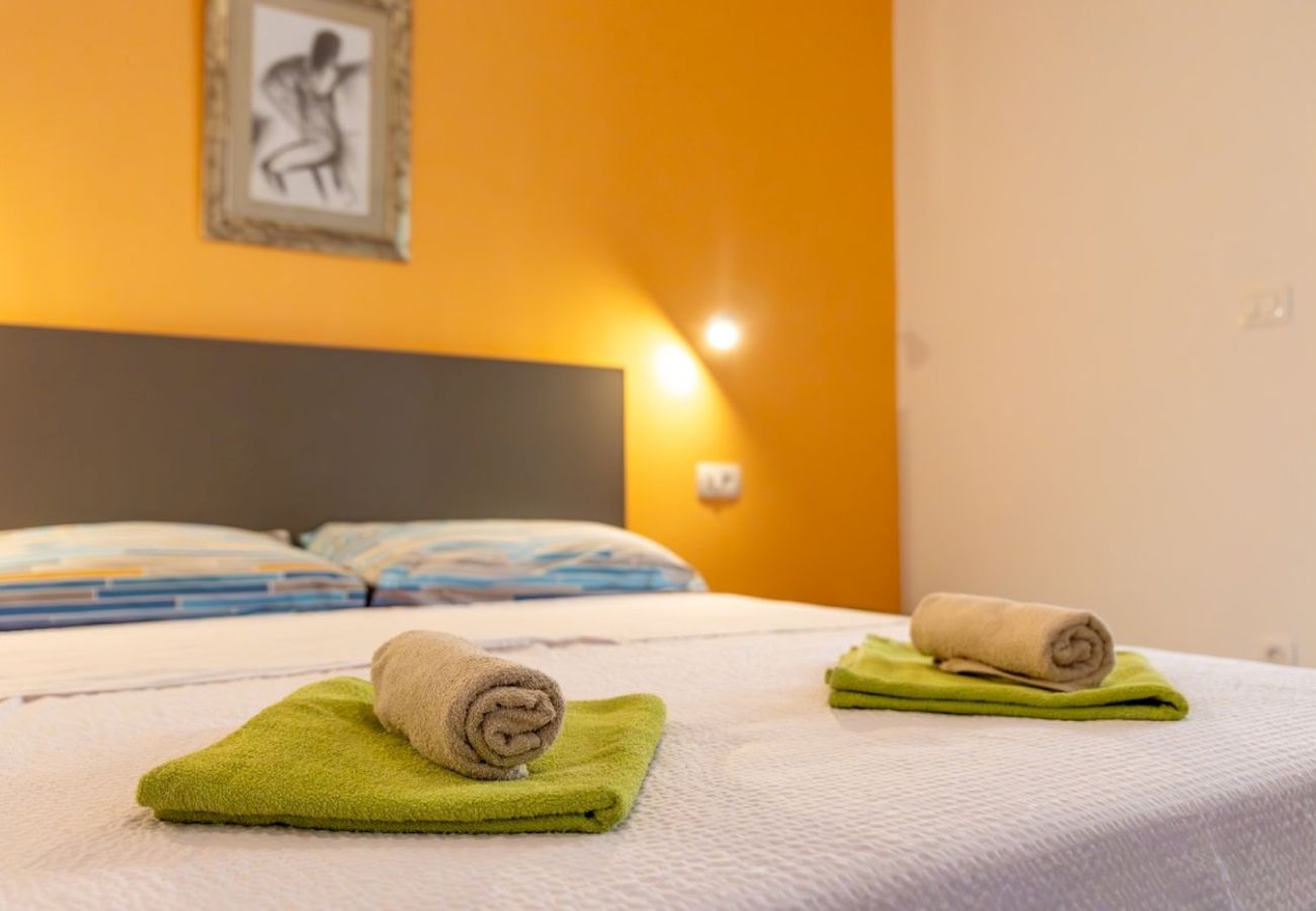 Apartamento en Rab - Apartamento en Barbat con vistas al mar, lavavajillas, aire acondicionado (660-6) Apartamento en Rab - Apartamento en Barbat con vistas al mar, lavavajillas, aire acondicionado (660-6)