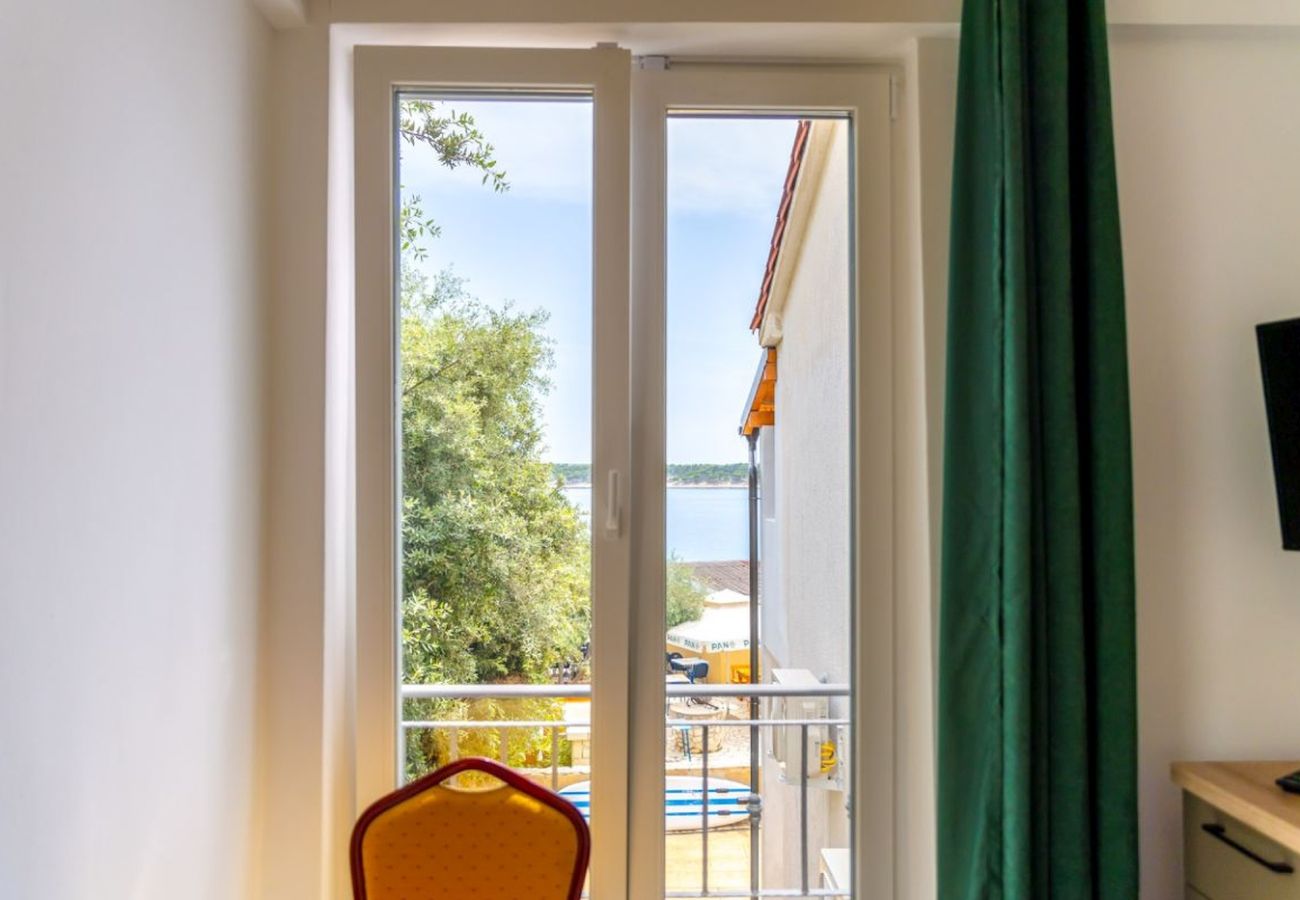 Apartamento en Rab - Apartamento en Barbat con vistas al mar, lavavajillas, aire acondicionado (660-6) Apartamento en Rab - Apartamento en Barbat con vistas al mar, lavavajillas, aire acondicionado (660-6)