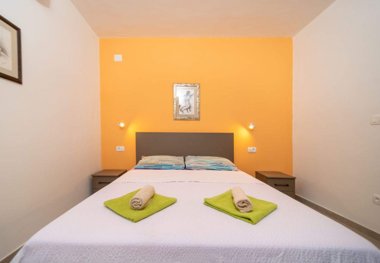 Apartamento en Rab - Apartamento en Barbat con vistas al mar, lavavajillas, aire acondicionado (660-6) Apartamento en Rab - Apartamento en Barbat con vistas al mar, lavavajillas, aire acondicionado (660-6)