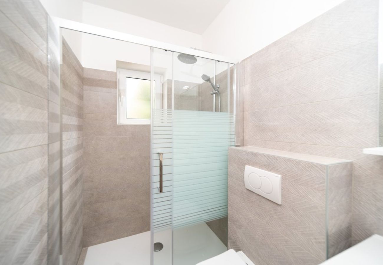 Apartamento en Rab - Apartamento en Barbat con vistas al mar, lavavajillas, aire acondicionado (660-6) Apartamento en Rab - Apartamento en Barbat con vistas al mar, lavavajillas, aire acondicionado (660-6)