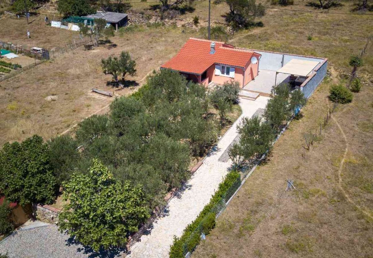 Casa en Mundanije - Casa de vacaciones en Mundanije con jardín, jacuzzi, terraza, aire acondicionado y lavadora (5238-1)