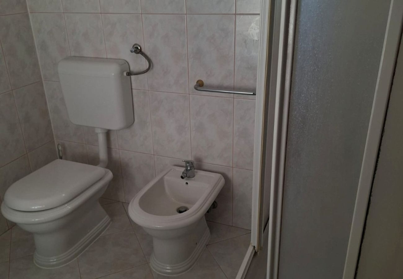 Casa en Privlaka - Casa de vacaciones 5239 para 8+3 personas en Privlaka – a 100 m de la playa de arena