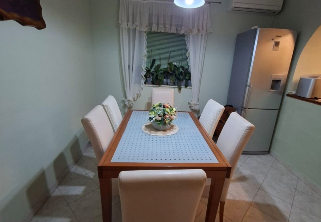 Casa en Privlaka - Casa de vacaciones 5239 para 8+3 personas en Privlaka – a 100 m de la playa de arena