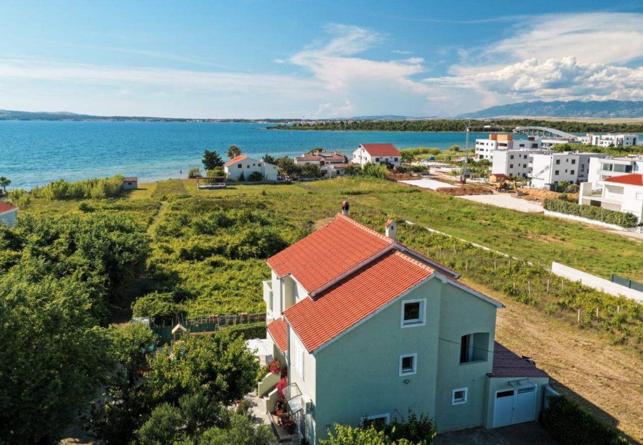 Casa en Privlaka - Casa de vacaciones 5239 para 8+3 personas en Privlaka – a 100 m de la playa de arena