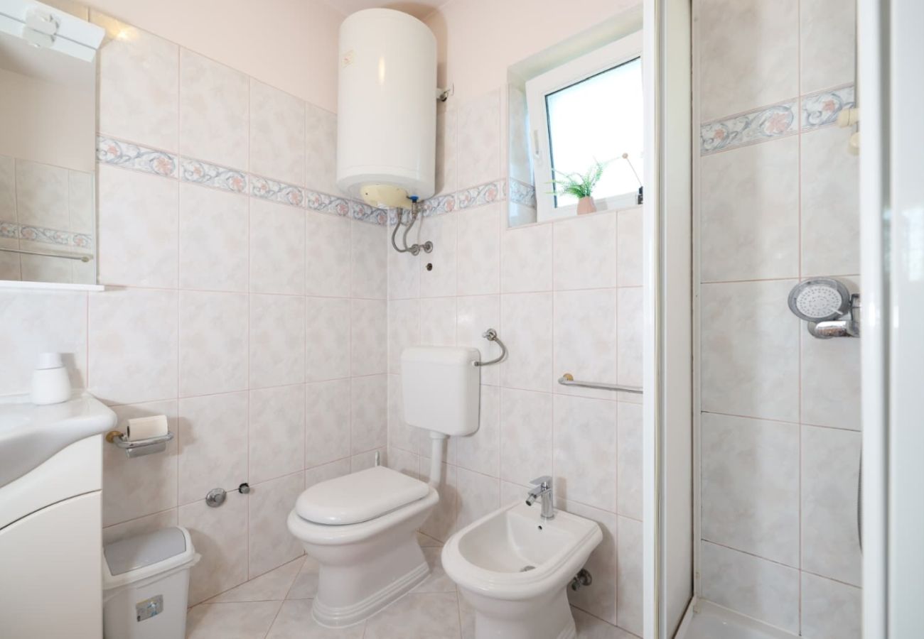 Casa en Privlaka - Casa de vacaciones 5239 para 8+3 personas en Privlaka – a 100 m de la playa de arena