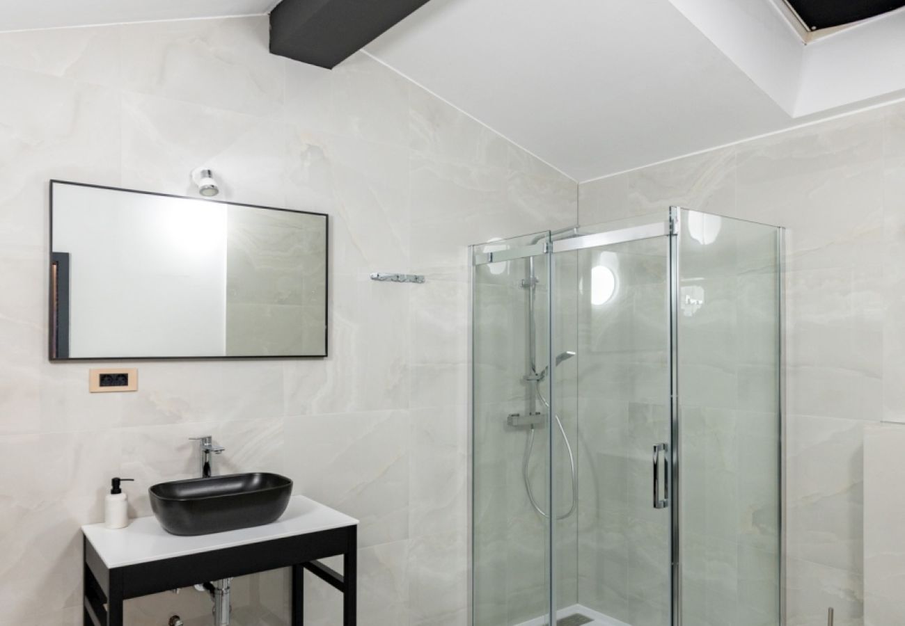 Apartamento en Lopar - Apartamento vacacional en Lopar con terraza, aire acondicionado, Wi-Fi y vista al mar (4738-7)