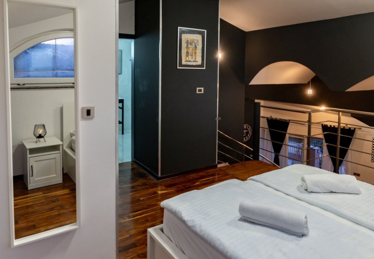 Apartamento en Lopar - Apartamento vacacional en Lopar con terraza, aire acondicionado, Wi-Fi y vista al mar (4738-7)