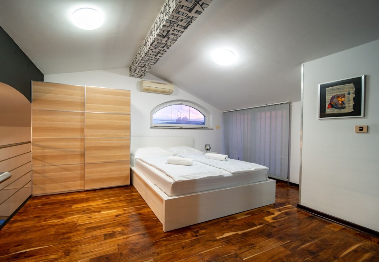 Apartamento en Lopar - Apartamento vacacional en Lopar con terraza, aire acondicionado, Wi-Fi y vista al mar (4738-7)